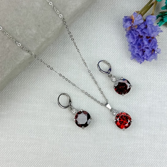 Red cubic zirconia necklace earring set - Picture 2 of 3